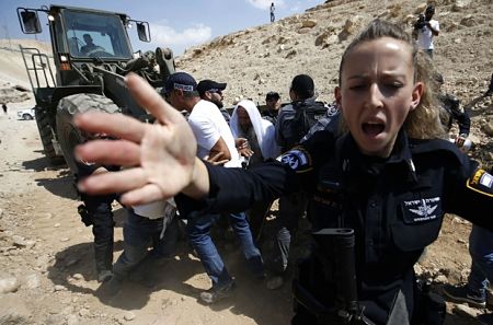 Israël ordonne aux habitants de Khan al-Ahmar de détruire leur village d’ici le 1er octobre (vidéo) 